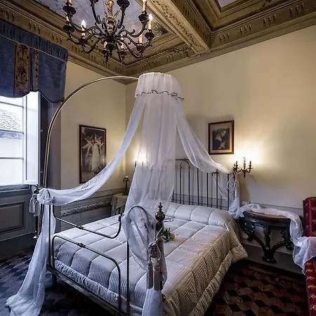 Palazzo Petrella * كورتونا