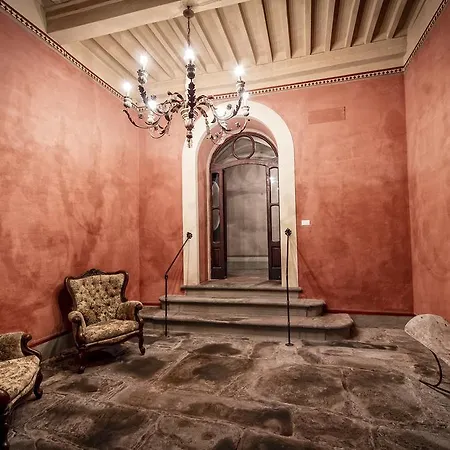 Palazzo Petrella * كورتونا