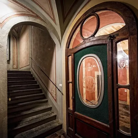 Palazzo Petrella * كورتونا